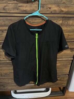 Dickies Black Short Sleeve Zip Front Scrub Top with Neon Green Trim Size XL